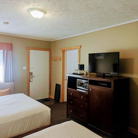 נלסון Alpine Inn & Suites מראה חיצוני תמונה