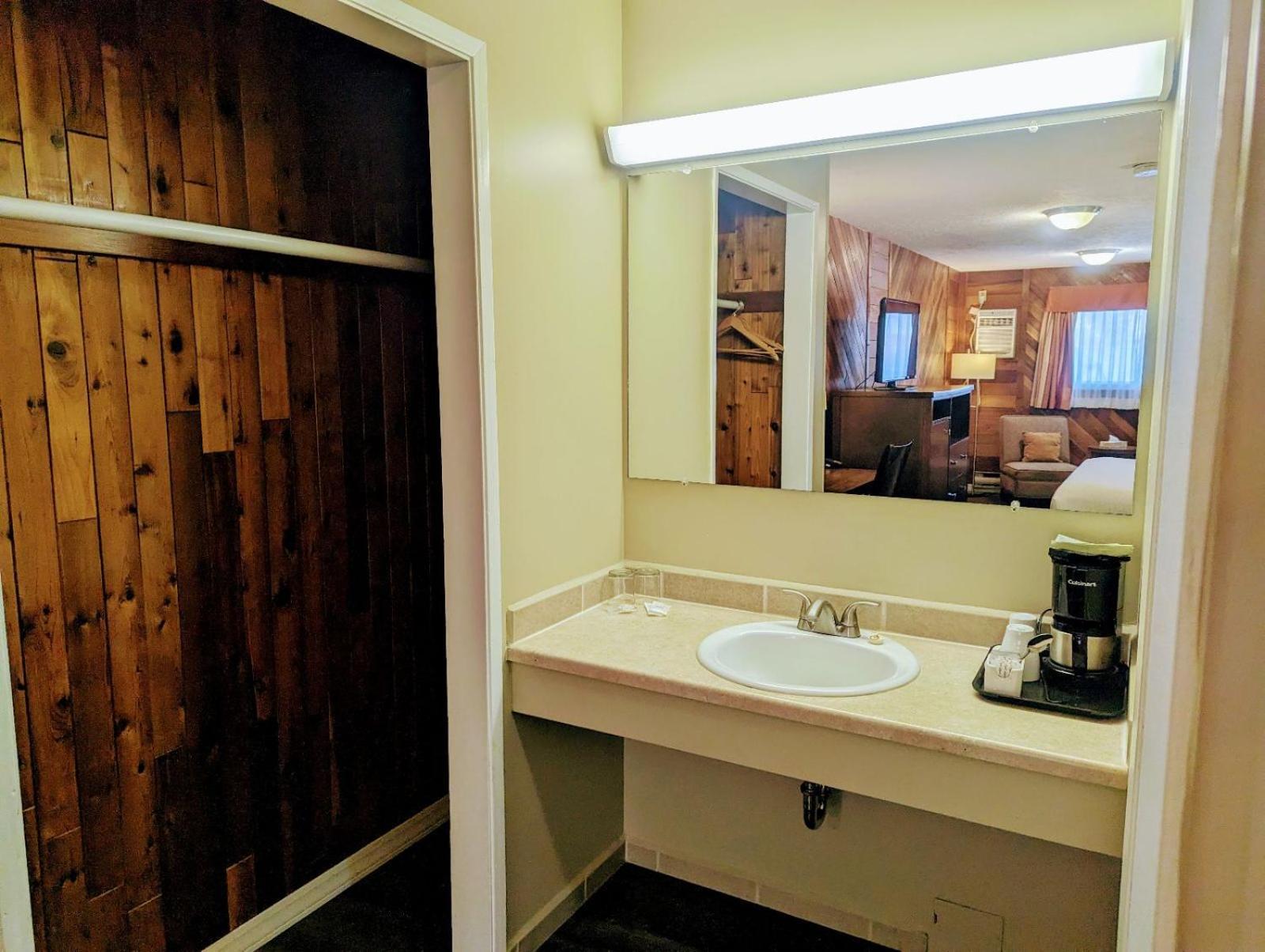 נלסון Alpine Inn & Suites מראה חיצוני תמונה