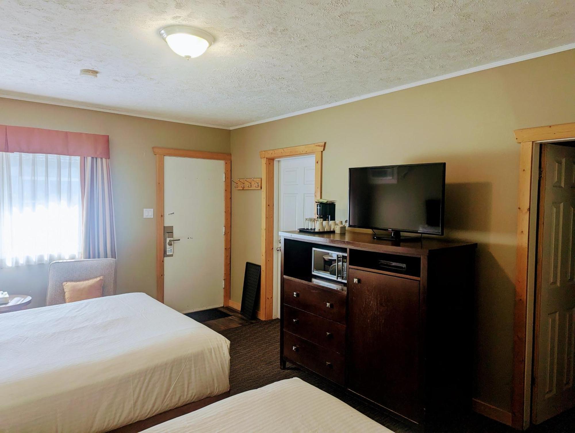 נלסון Alpine Inn & Suites מראה חיצוני תמונה