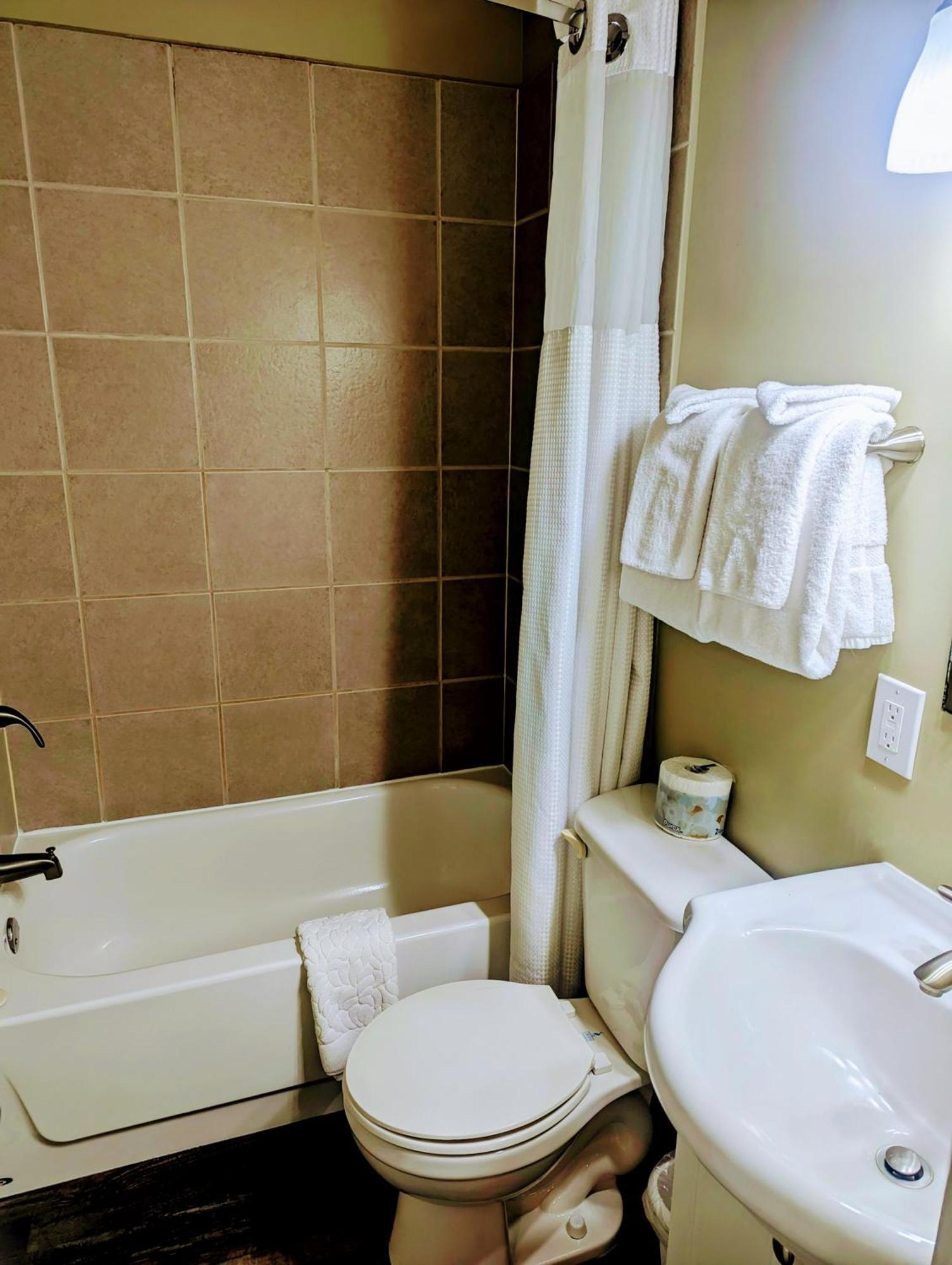 נלסון Alpine Inn & Suites מראה חיצוני תמונה