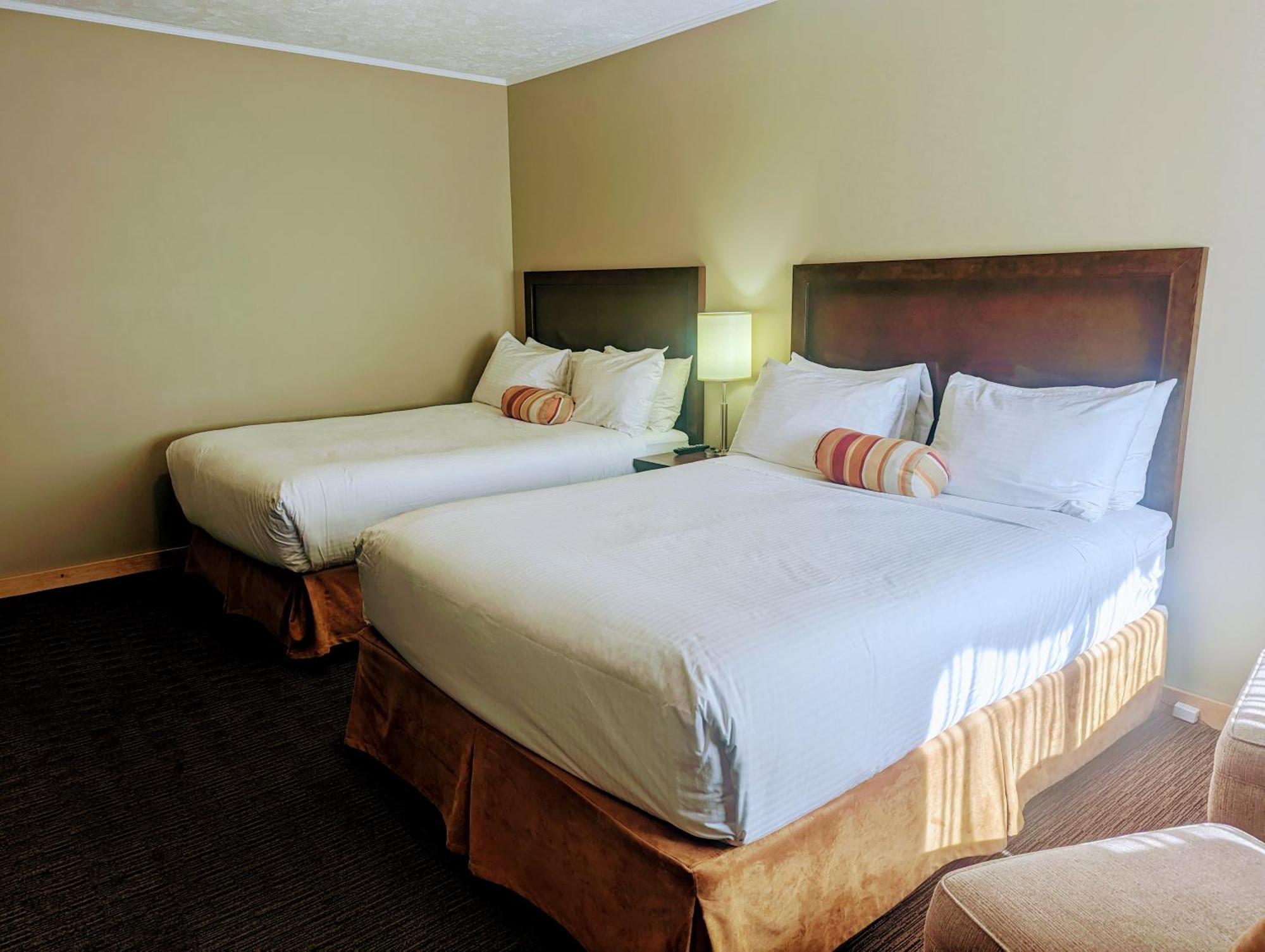 נלסון Alpine Inn & Suites מראה חיצוני תמונה