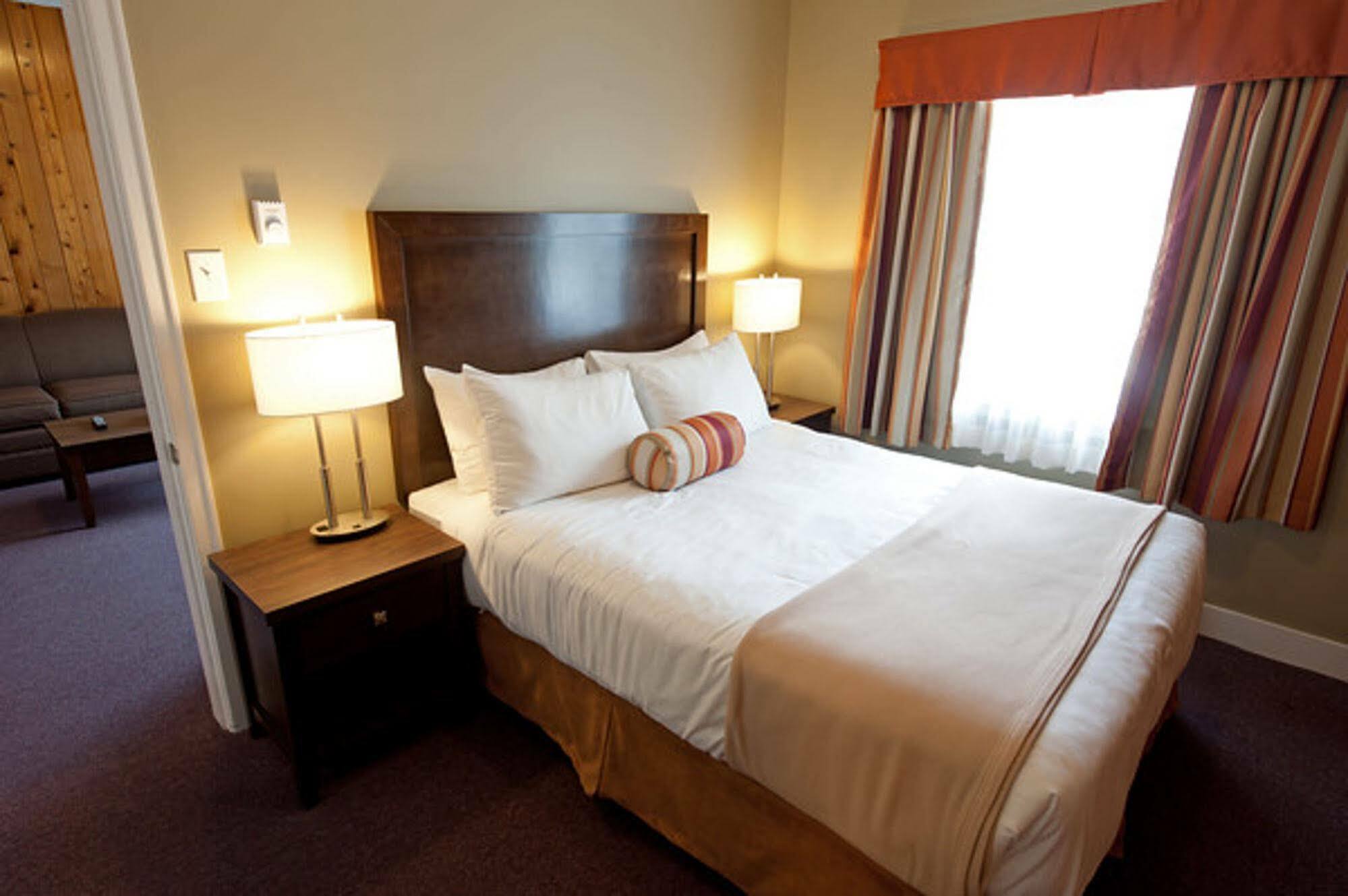 נלסון Alpine Inn & Suites מראה חיצוני תמונה