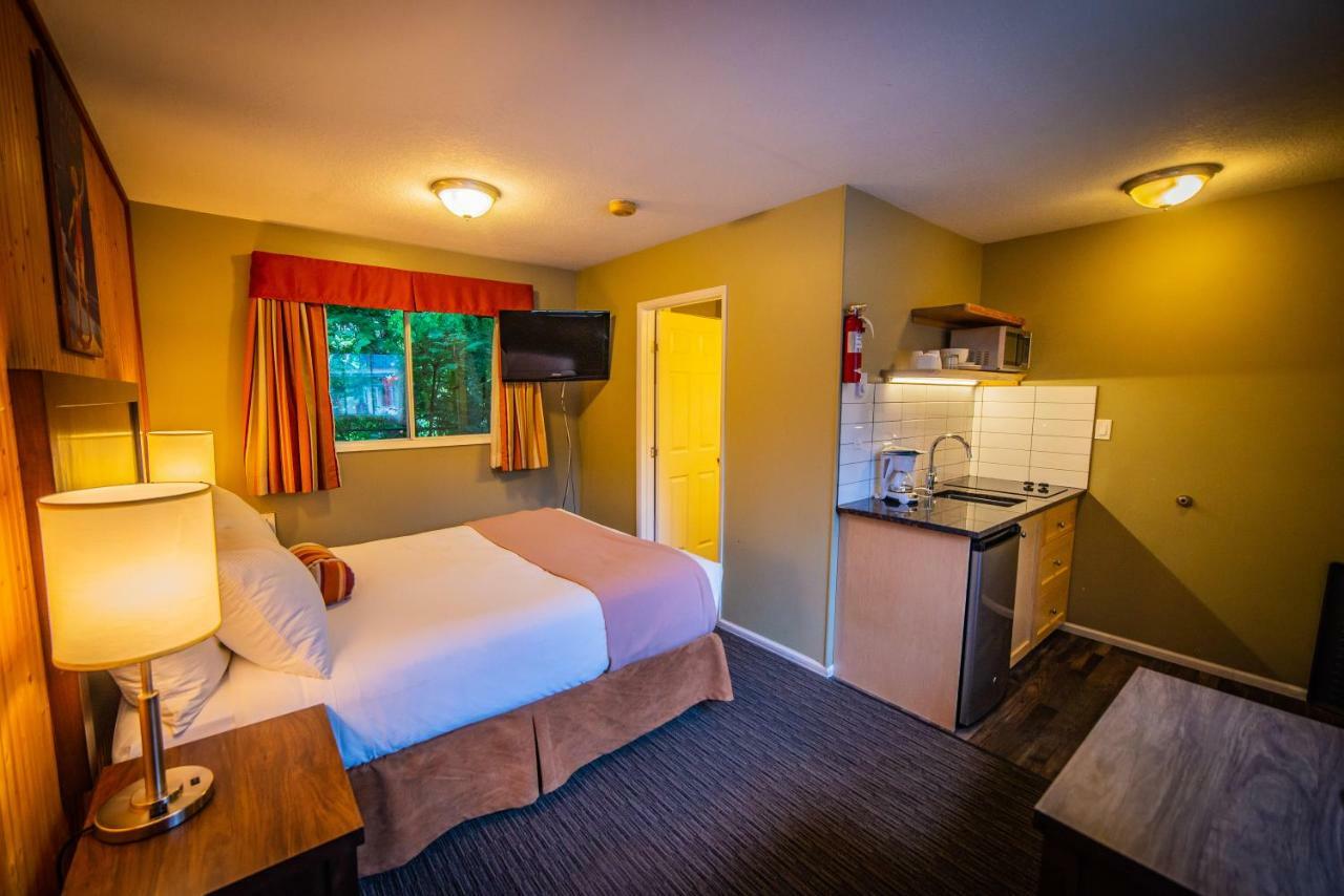 נלסון Alpine Inn & Suites מראה חיצוני תמונה