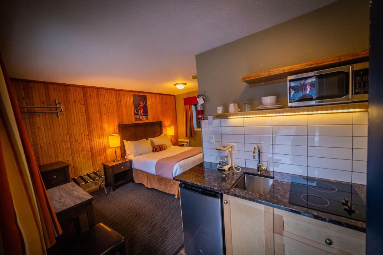 נלסון Alpine Inn & Suites מראה חיצוני תמונה