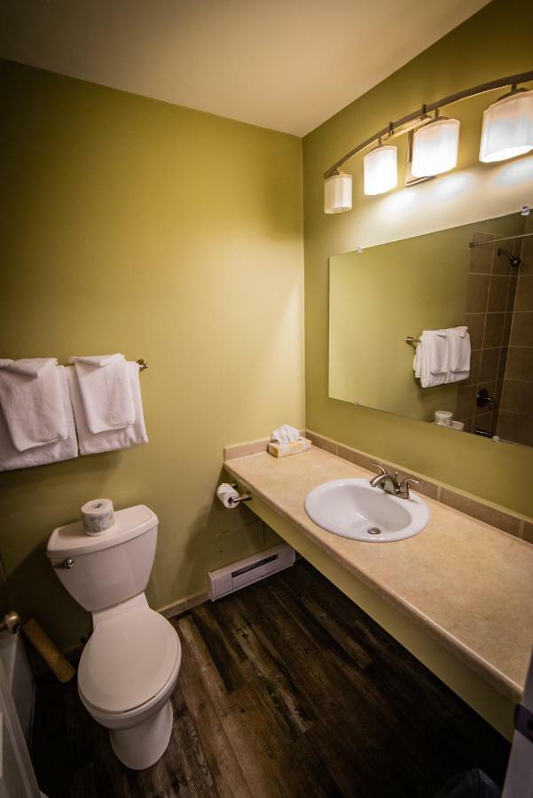 נלסון Alpine Inn & Suites מראה חיצוני תמונה